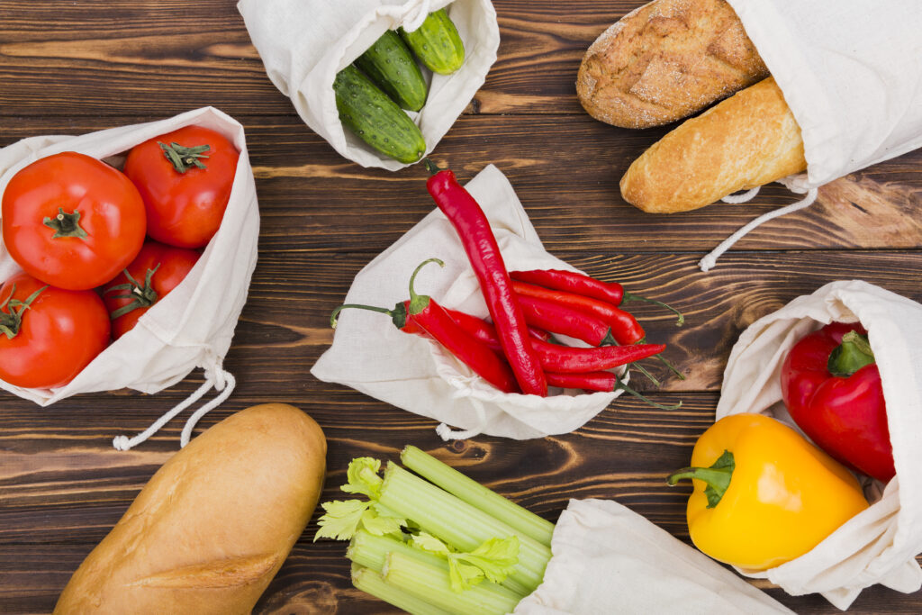 Ilustração mostrando alimentos básicos e acessíveis para uma alimentação saudável.